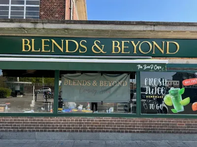 Blends & Beyond shop front sign, Oakwood