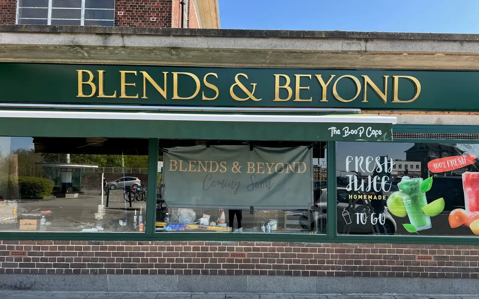 Blends & Beyond shop front sign, Oakwood
